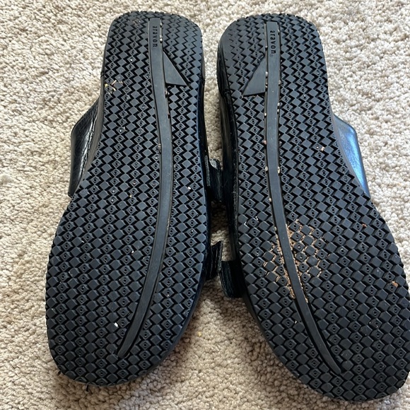 Aravon Sandals - Picture 4 of 6